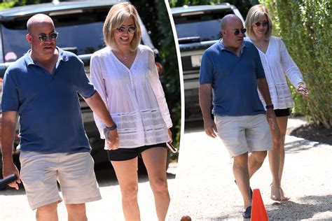 Former Cnn Boss Jeff Zucker And Anchor Alisyn Camerota Hold Hands Just Old Friends