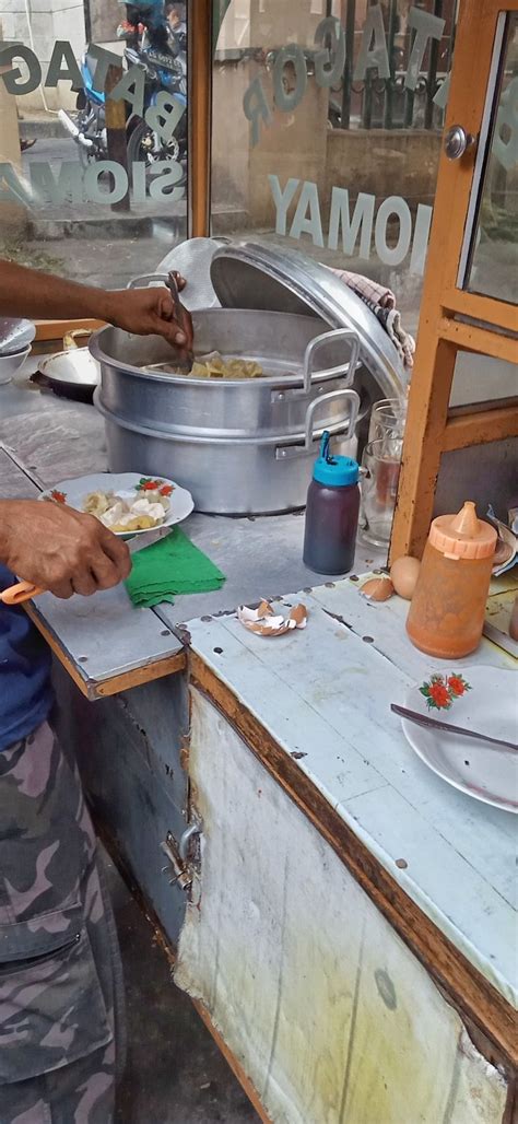 Beli Siomay Di Makanan Makanan Pedas Makan Siang