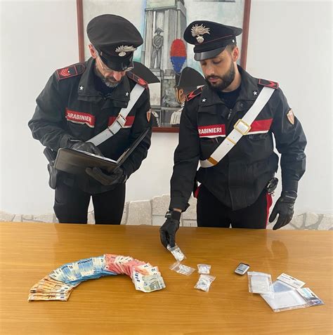 Pomezia Fugge All Alt Dei Carabinieri Enne Arrestato Dopo Un