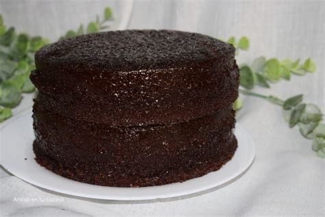 Bizcocho básico de chocolate para tartas MUY ESPONJOSO Antojo en tu