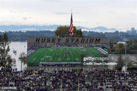 20849 Husky Stadium Seattle Stock Photos High Res Pictures And