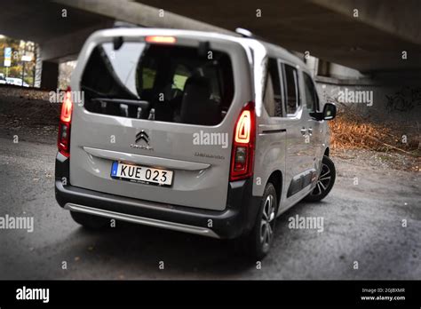 Voiture Citroen Berlingo Banque De Photographies Et Dimages Haute