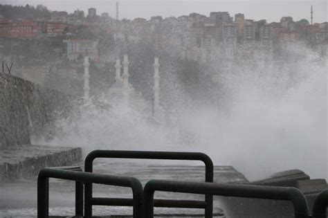 Zonguldakta Kuvvetli R Zgar Dalgalar N Boyu Metreyi A T Haber