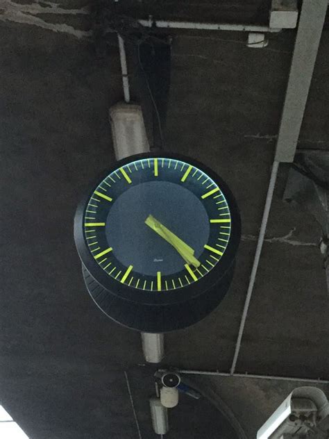 Horloge Bodet Profil Tgv Double Face Install E En Gare De Pont