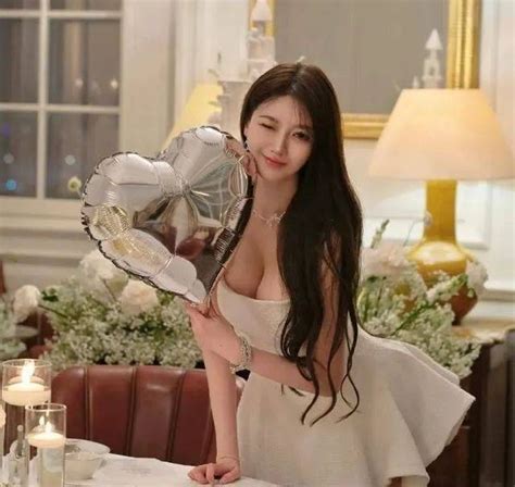 Bạn gái hot girl của Huỳnh Hiểu Minh bị bóc phốt Hết ép cưới lại thuê nhà giống của