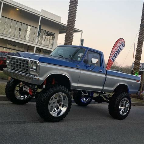 Pin by Trampus Gray on Lifted Trucks | Old trucks, Ford trucks, Lifted ...