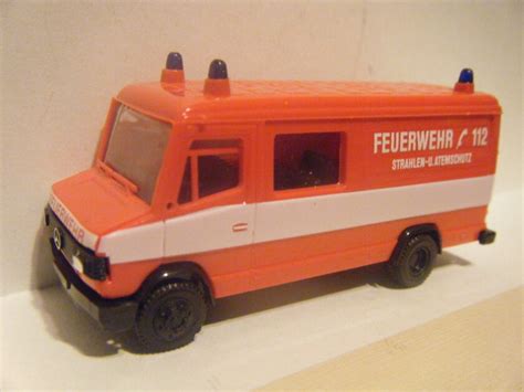 Revell Praline Germany Mercedes Benz D Fire Van Feuerwehr