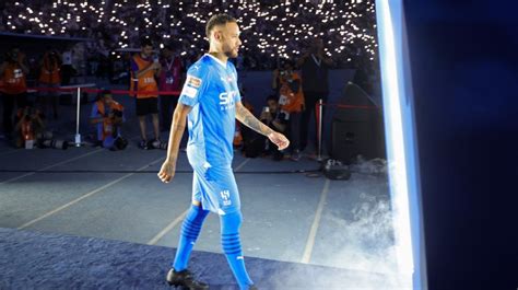 Veja fotos da festa na apresentação de Neymar no Al Hilal da Arábia