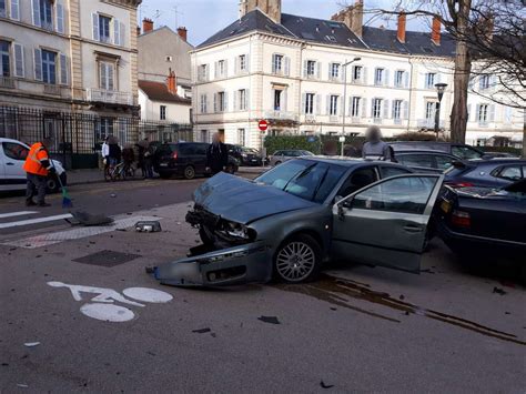 Côte d Or Faits divers Dijon accident place Saint Bernard un