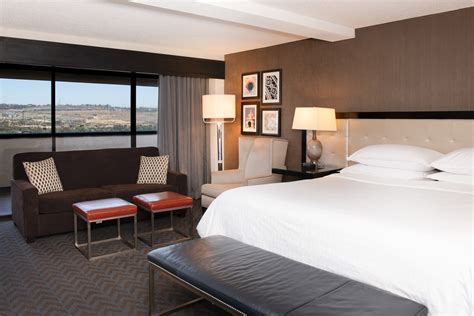 Hotel Suites in San Diego - Sheraton Mission Valley San Diego Hotel