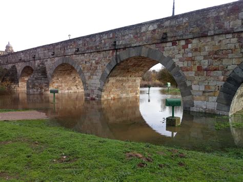 GALERÍA El Puente Romano luce una estampa fuera de lo habitual sus