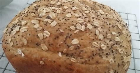 Bread Machine Recipe: Easy Wholemeal Bread with Oat and Chia Seeds ...