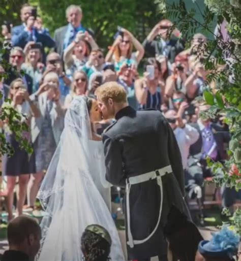 Harry E Meghan Divulgam Fotos In Ditas Do Casamento Para Comemorar O