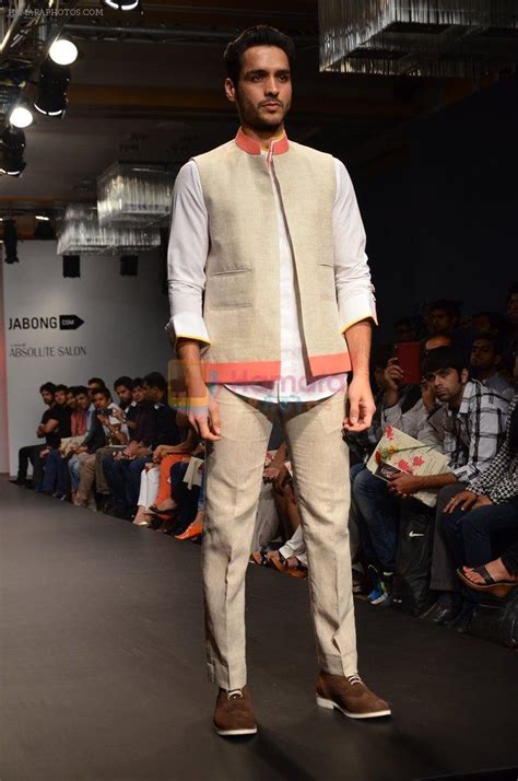 Model Walk For Sva By Sonam And Paras Modi Show At Lfw Day In