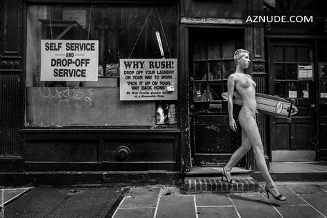 Marisa Papen Naked On A Skateboard On The Streets Of New York Aznude