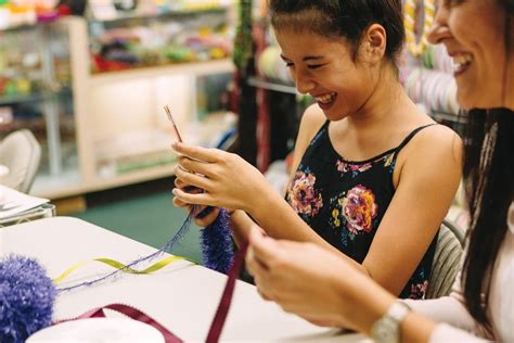 These free Hawaiian ribbon lei-making classes are a hit - Hawaii Magazine