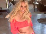 Video Britney Spears Flaunts Her Toned Legs In Bikini While Dancing Daily Mail Online