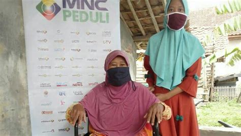 MNC Peduli Beri Bantuan Kursi Roda Ke Lansia Di Muara Gembong