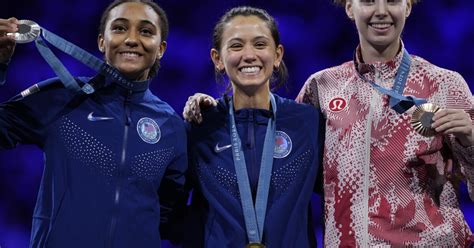 Kentucky S Kiefer And New York S Scruggs Take Gold And Silver In Women S Individual Foil