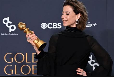 Fernanda Torres Foi Parada No Aeroporto Por Carregar Globo De Ouro O