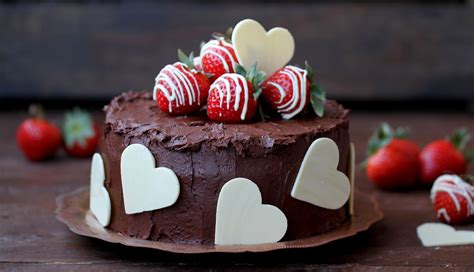 Pastel De Chocolate Y Fresas Con Corazones Nestl Cocina