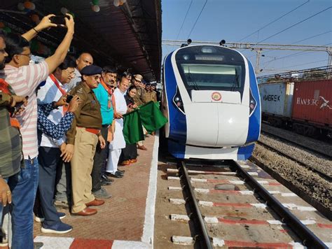 Video Pm Narendra Modi Flags Off Jalna Mumbai Vande Bharat Express