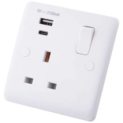 M2 Slimline 13A 1 Gang Switched Socket With 1 X Type A And 1 X Type C