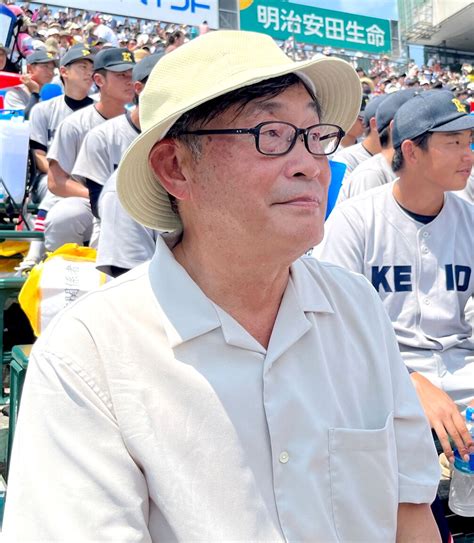 【甲子園】慶応・上田誠前監督がアルプス席で観戦 自由な髪形が注目されることに「僕が出た時は誰も話題にしてくれなかった（笑）」 スポーツ報知