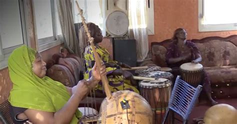 Mali Un Orchestre F Minin Casse Les St R Otypes Au Rythme De La Kora