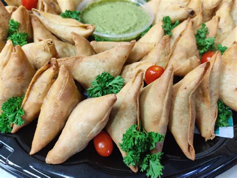 Frozen Samosas (Dozen) – Tree of Africa Foods Inc.