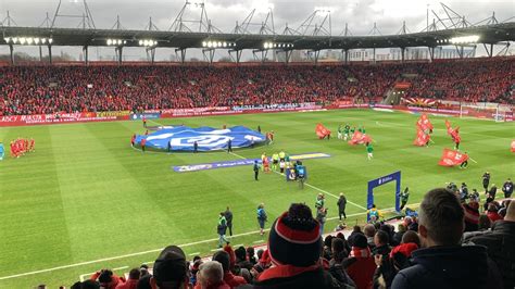 Taniec Eleny Początek meczu Widzew Łódź Warta Poznań 04 03 2023