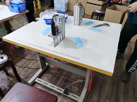 Automatic Frequency Plastic Ultrasonic Welding Machine For Mask China