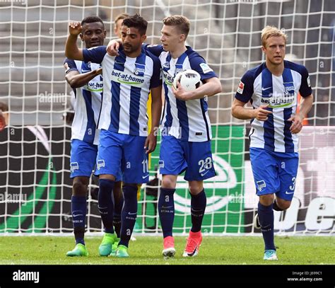 Hertha S Sami Allagui 2 L Celebrates His 1 5 Goal With Teammates