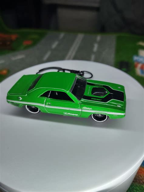 Dodge Hemi Challenger Car Mopar Custom Keychain RARE Gift Hot Wheels Matchbox Model 1 64