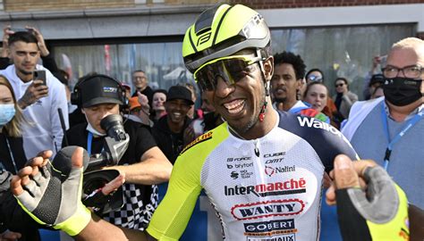 Biniam Girmay Il Primo Africano A Vincere Una Tappa Del Giro D Italia