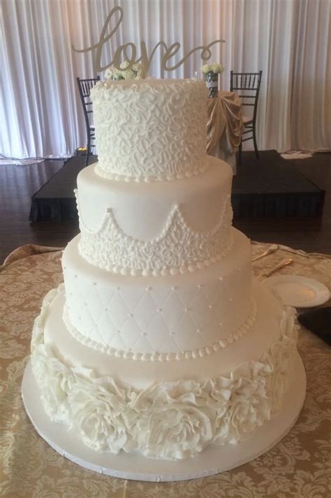 Classic And Elegant White Wedding Cake