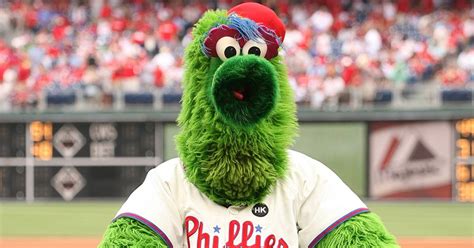 Philadelphia Phillies' Mascot Stands in for Bride During First Look — Watch the Groom's Reaction