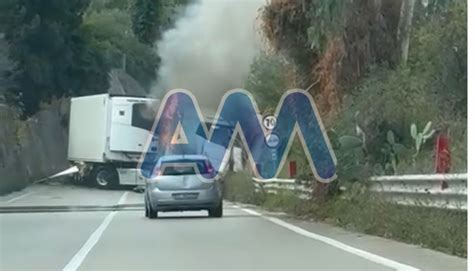 Capo D Orlando Grave Incidente Sulla SS 113 Tir In Fiamme Un Morto