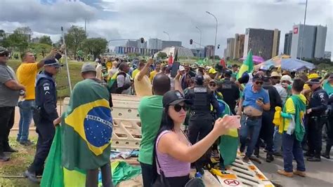 Urgente Bolsonaristas Invadem O Congresso Planalto E Stf Em