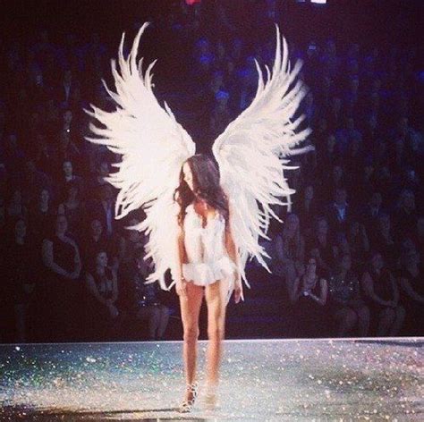 Victoria Secret Model Adriana Lima Defile Mode Victoria Portrait