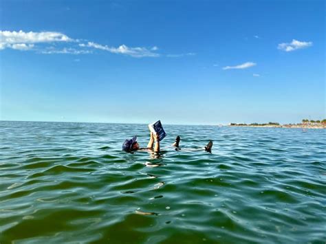 Por Qu Flota La Gente En La Laguna De Miramar De Ansenuza Aqu Turismo