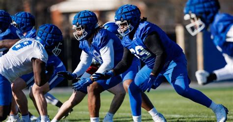 Kentucky Offensive Line Focused On Fundamentals Following South