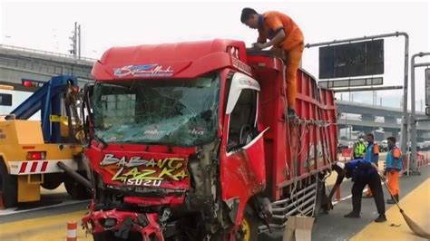 Kecelakaan Beruntun 7 Kendaraan Di Gerbang Tol Halim 2 Orang Dilarikan