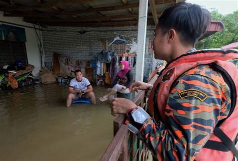 Projek Pembinaan Punca Banjir Kilat Di Kampung Budiman Astro Awani