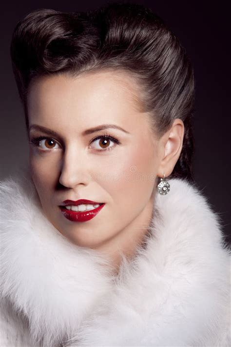 Brunette Hermoso Foto De Archivo Imagen De Atractivo