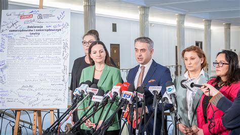 Konferencja prasowa PiS zniszczyło polski samorząd Flickr