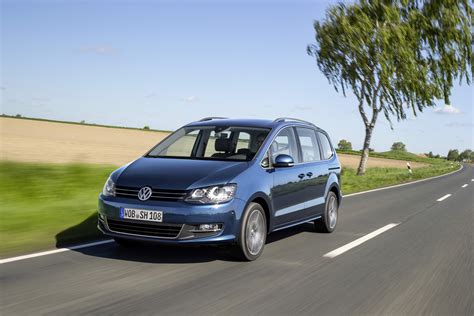 Volkswagen Sharan facelift to debut at Geneva 2015 Der neue Volkswagen