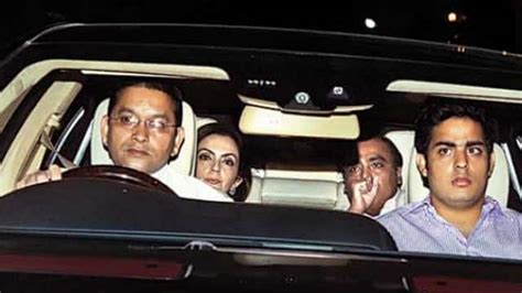 24 Lakh Rupees Is The Salary Of Driver Of The Mukesh Ambani 24 लाख रुपए है मुकेश अंबानी के