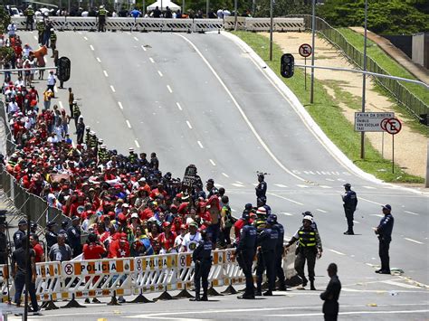 Cortejo Diverso Abre Alas Para A Terceira Posse De Lula Em Bras Lia