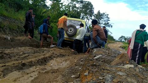 SUMO STUCK DUE TO BAD ROAD Sah Ka Sumo Hap Shu Khyllei Para Pasenjar